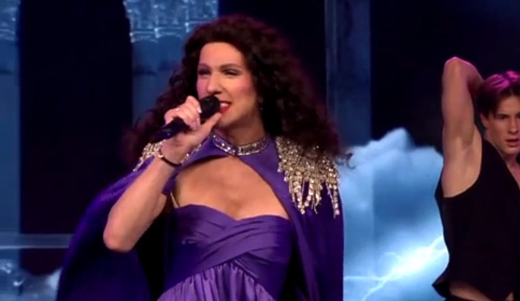 David Amaro kao Doris Dragović