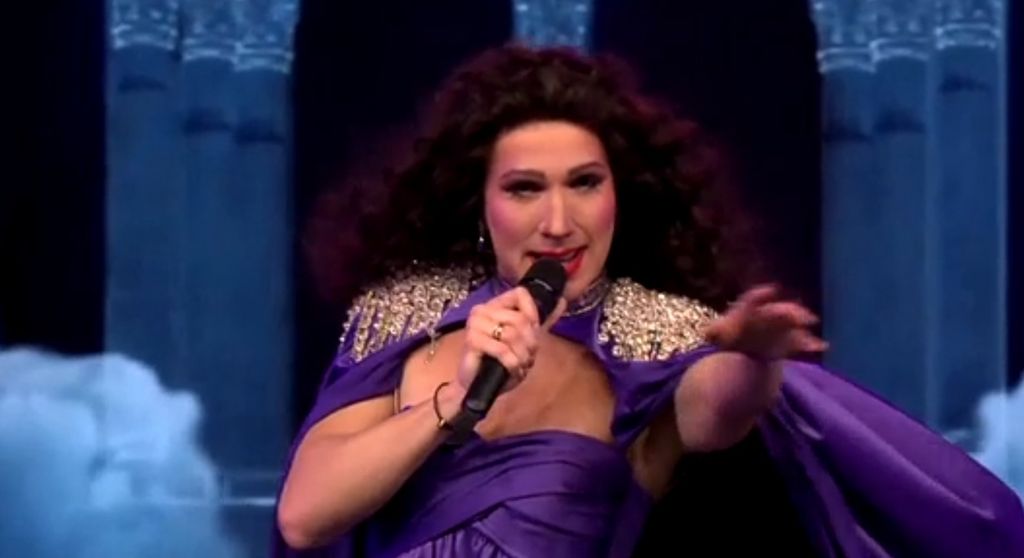 David Amaro kao Doris Dragović