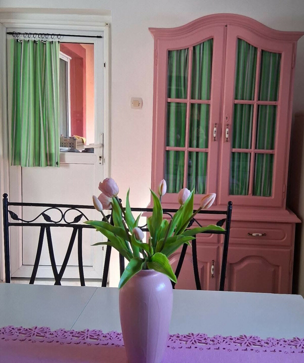 Snježana iz Osijeka svoju kuhinju uredila je u kombinaciji ružičaste i zelene boje - 1