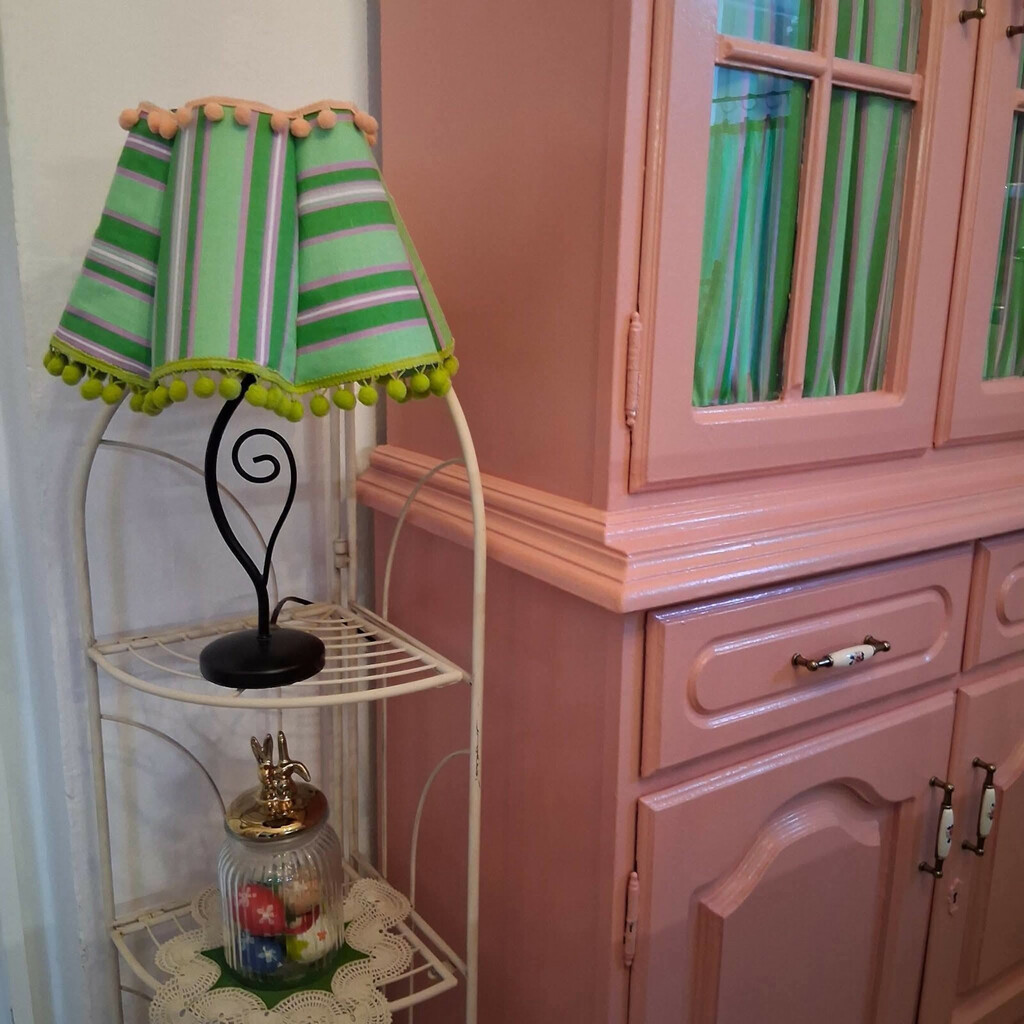 Prekrasnu kuhinjsku vitrinu Snježana je još za Valentinovo obojala u prljavo roza boju