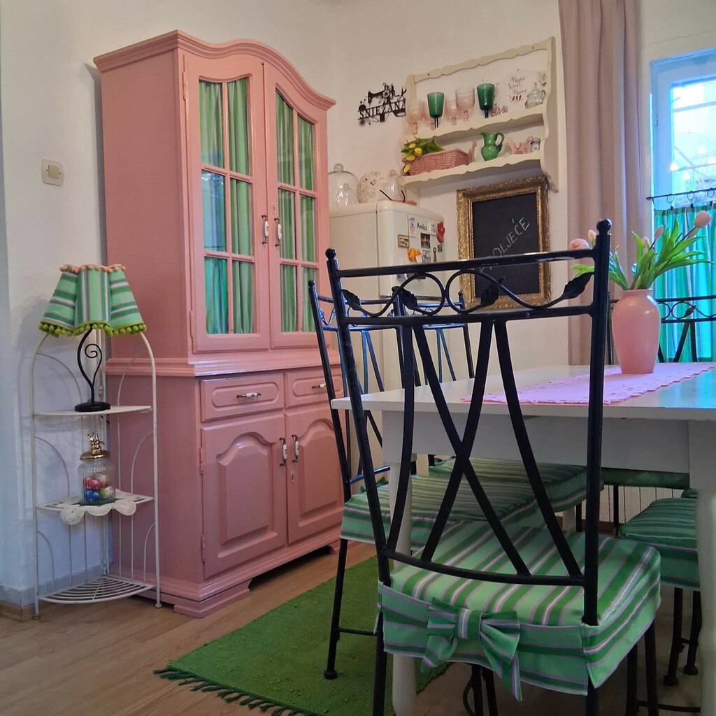Snježana iz Osijeka svoju kuhinju uredila je u kombinaciji ružičaste i zelene boje - 8