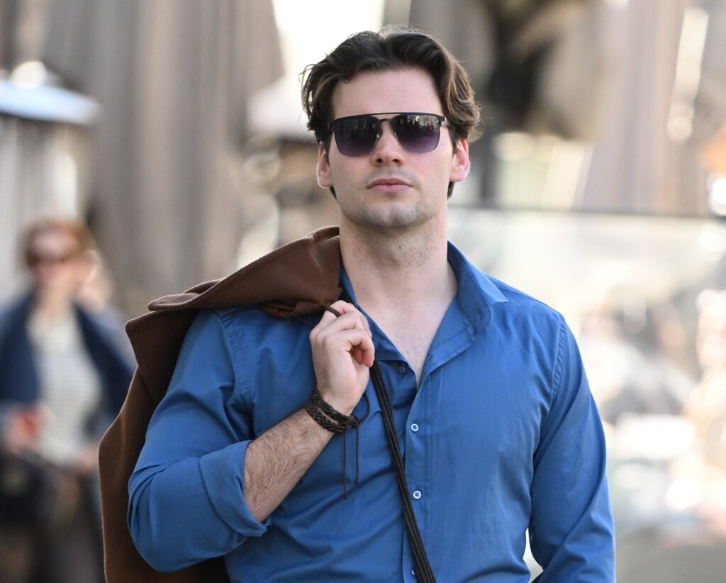 Muškarac sa špice u sjajnoj modnoj kombinaciji