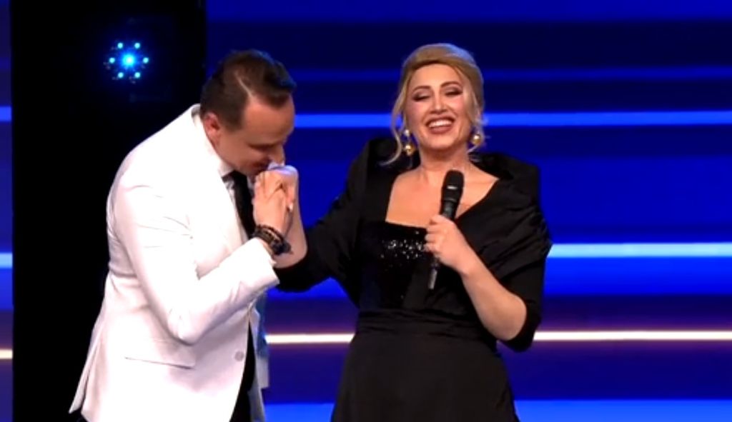 Iva Ajduković, Enis Bešlagić