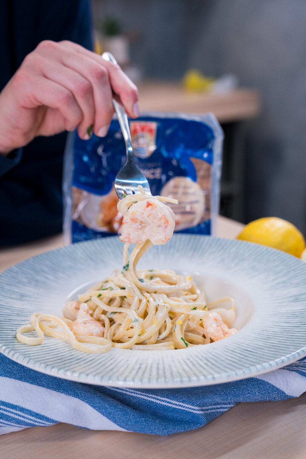 Linguine u kremastom umaku s limunom i kozicama