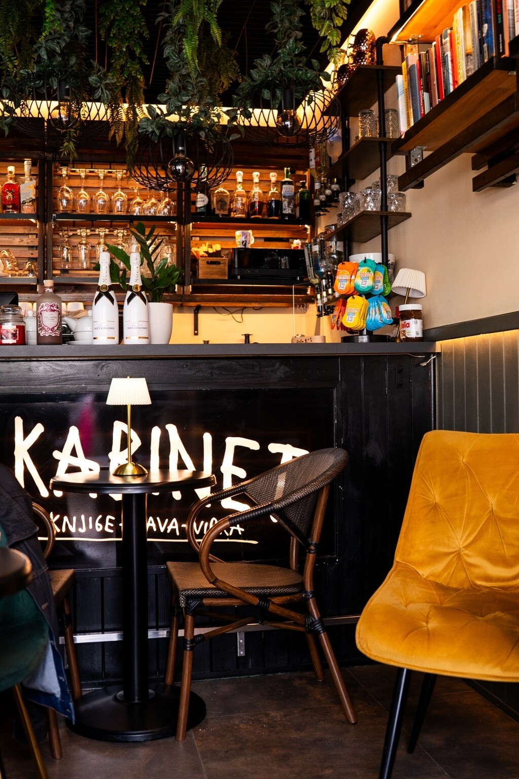 Sandro Slavnić, Kabinet