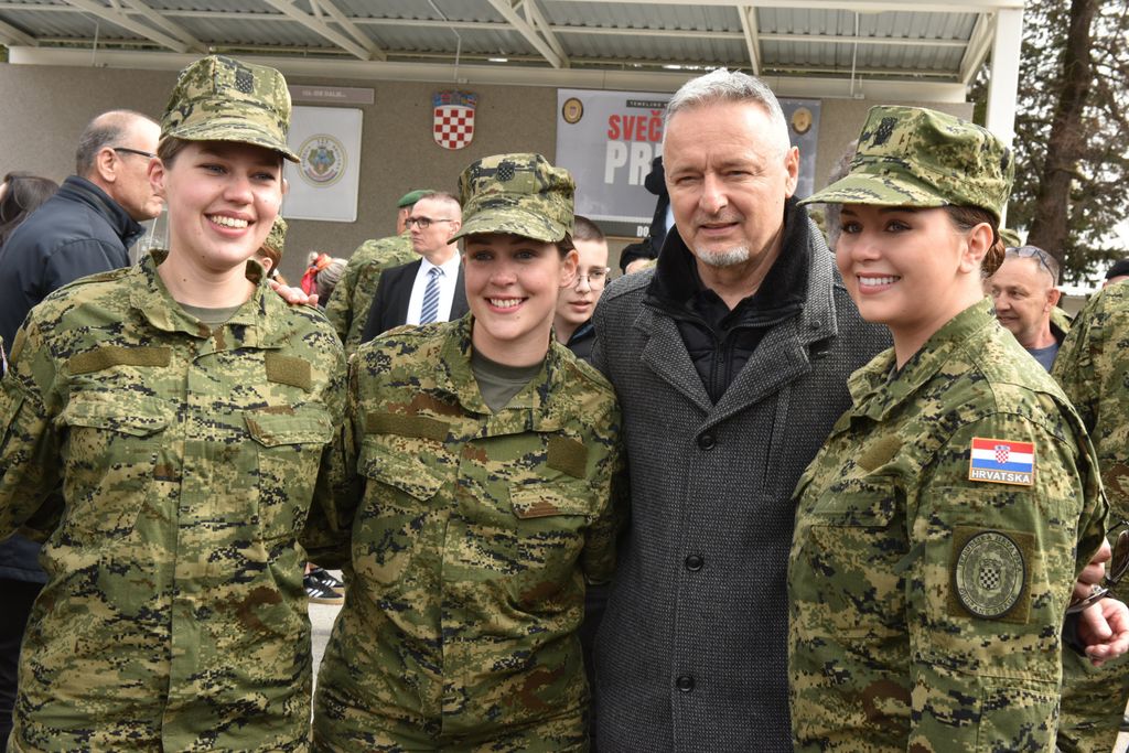 Thompson na prisezi kćeri u Požegi - 4