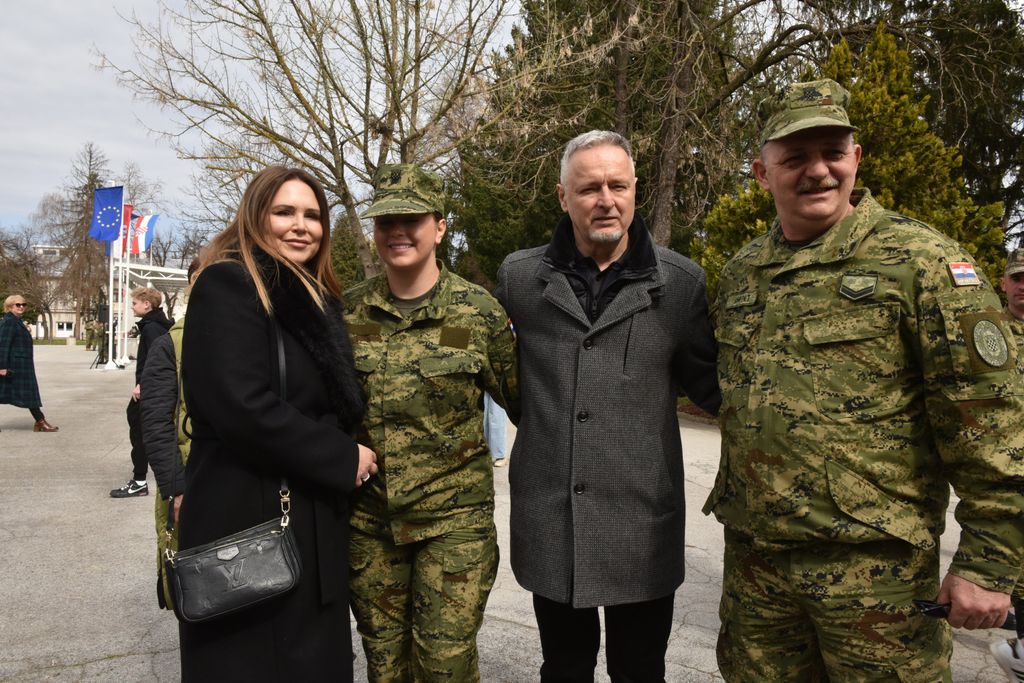 Thompson na prisezi kćeri u Požegi - 4
