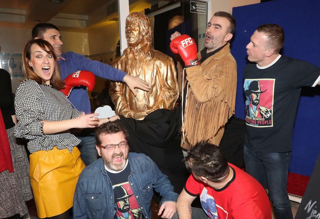 Spomenik Chucku Norrisu - 1