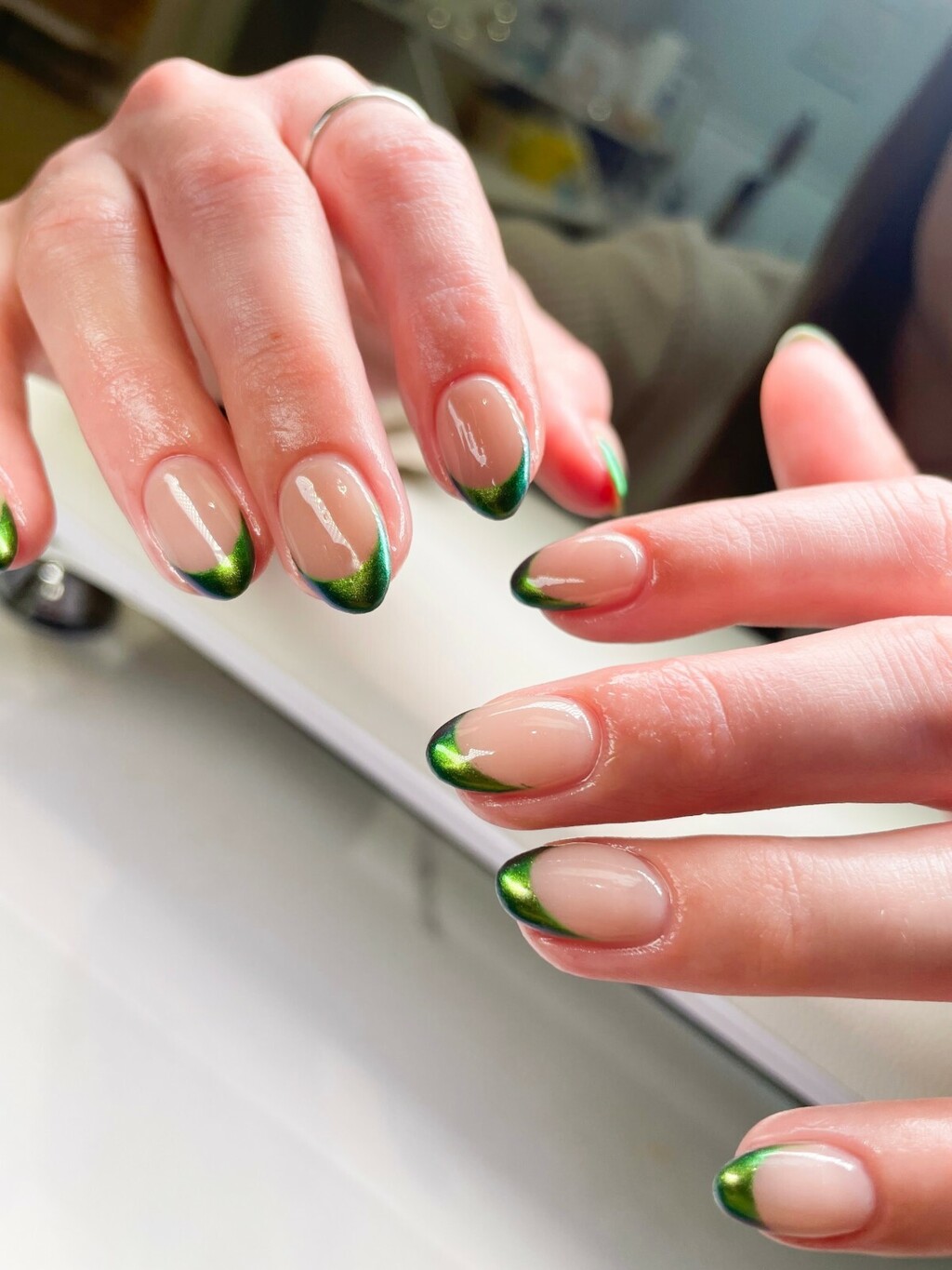 Zelene manikure izgledaju divno