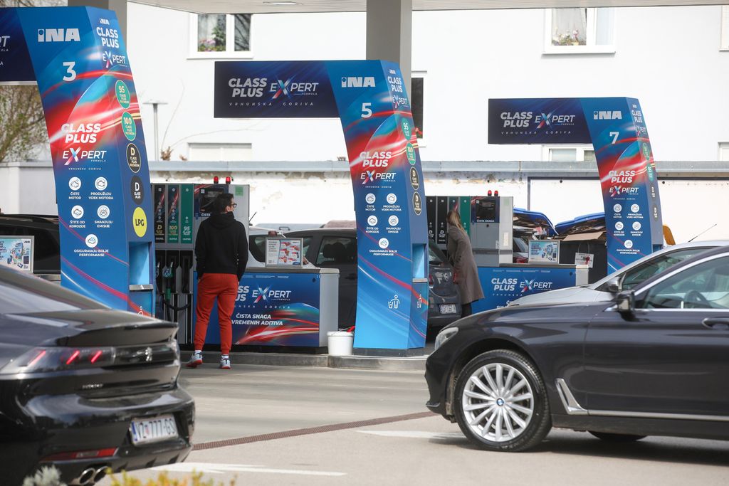 Gužve na benzinskim pumpama - 1