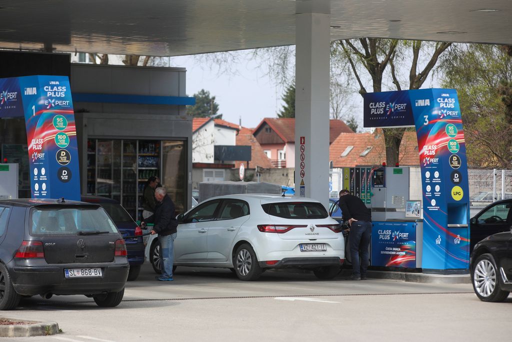 Gužve na benzinskim pumpama - 1