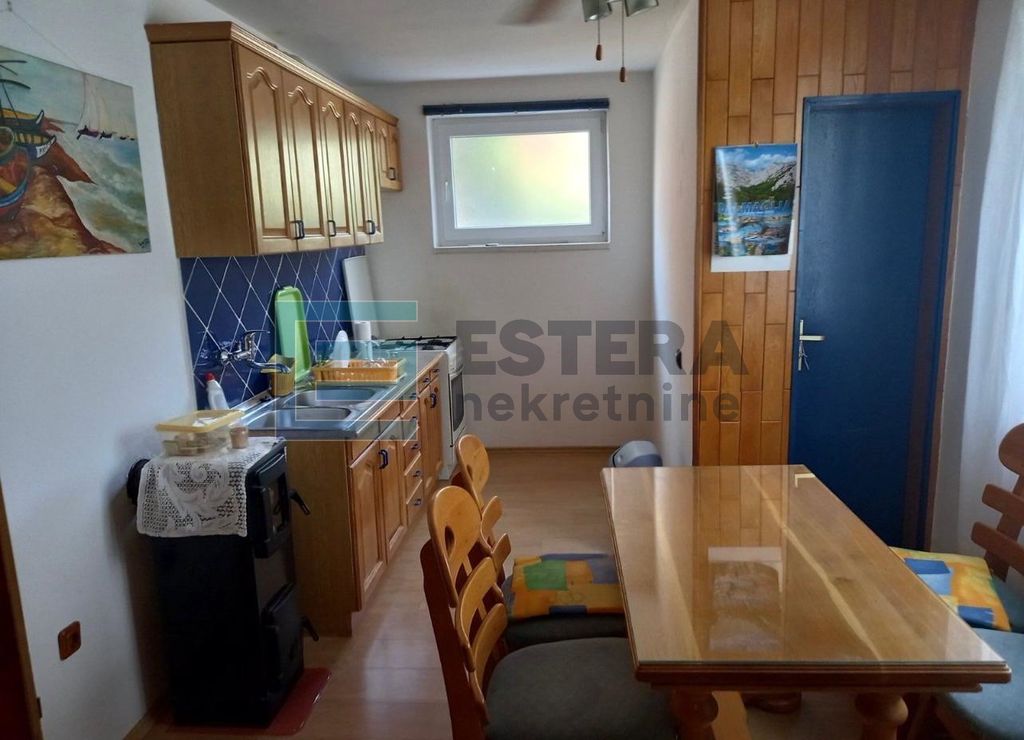 Kuća u Starigradu s dva stana - 5