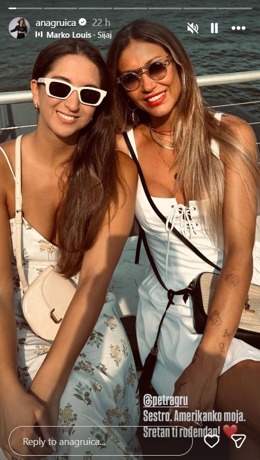 Ana Gruica sa sestrom Petrom