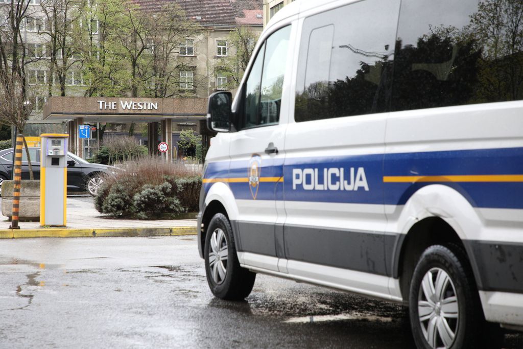 USKOK ispred sjedišta Hrvatskog skijaškog saveza - 2