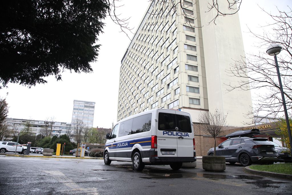 USKOK ispred sjedišta Hrvatskog skijaškog saveza - 2