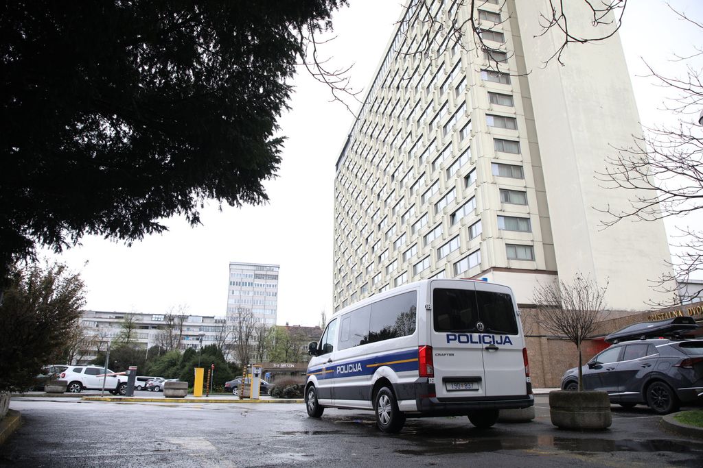 USKOK ispred sjedišta Hrvatskog skijaškog saveza - 2