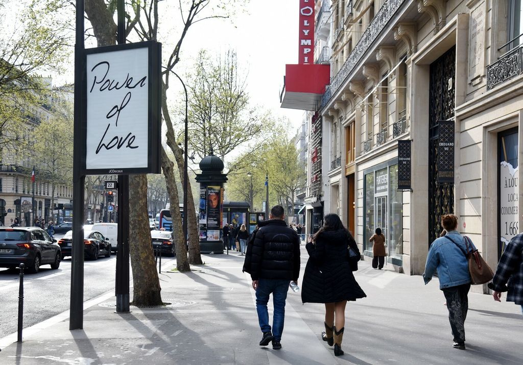 Plakati po Parizu - 3