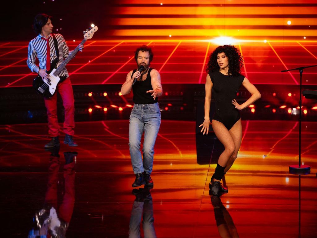 Dora Trogrlić kao Michael Sembello - 6