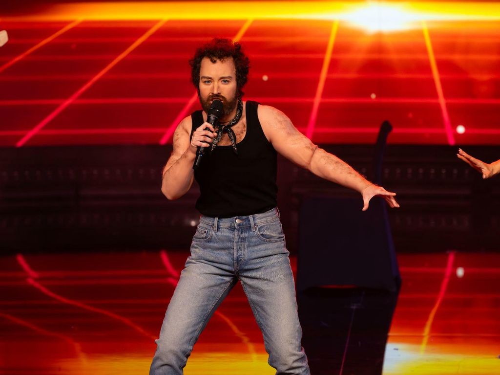 Dora Trogrlić kao Michael Sembello - 7