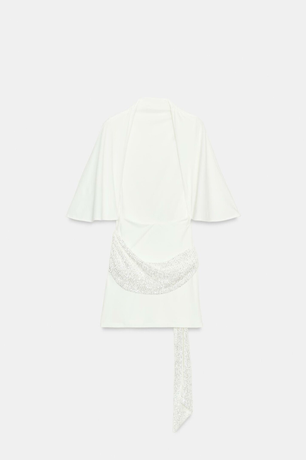 Haljina ima otvorena leđa