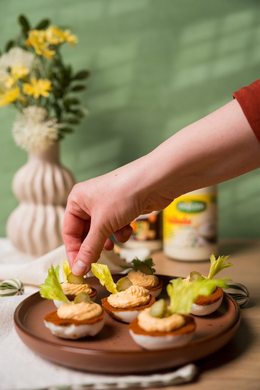 Punjena jaja inspirirana koktelom Bloody Mary