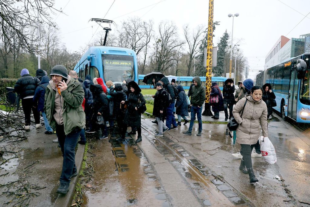Veliki broj linija je ili u prekidu ili je preusmjeren