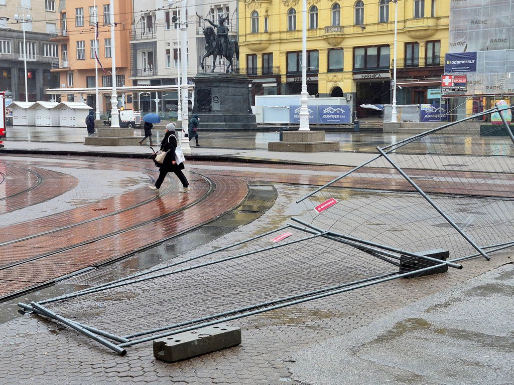 Veliki broj linija je ili u prekidu ili je preusmjeren