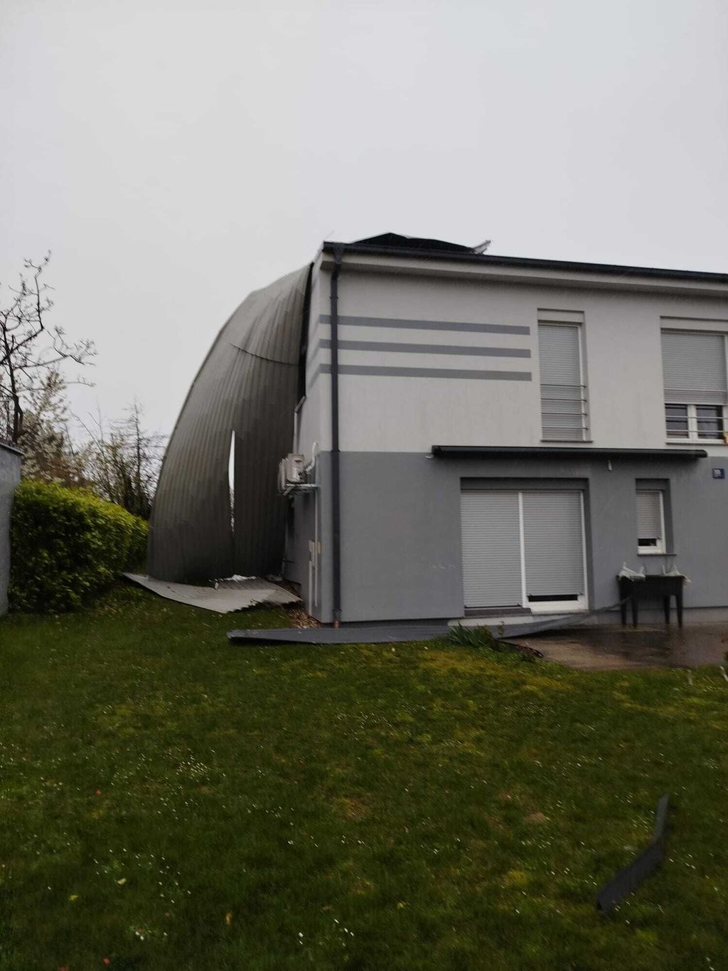 Olujni vjetar odnio krov s kuće na zagrebačkoj Dotrščini - 3