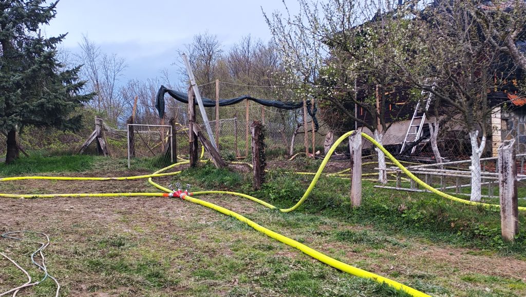 Dvije osobe poginule u požaru drvene kuće - 1