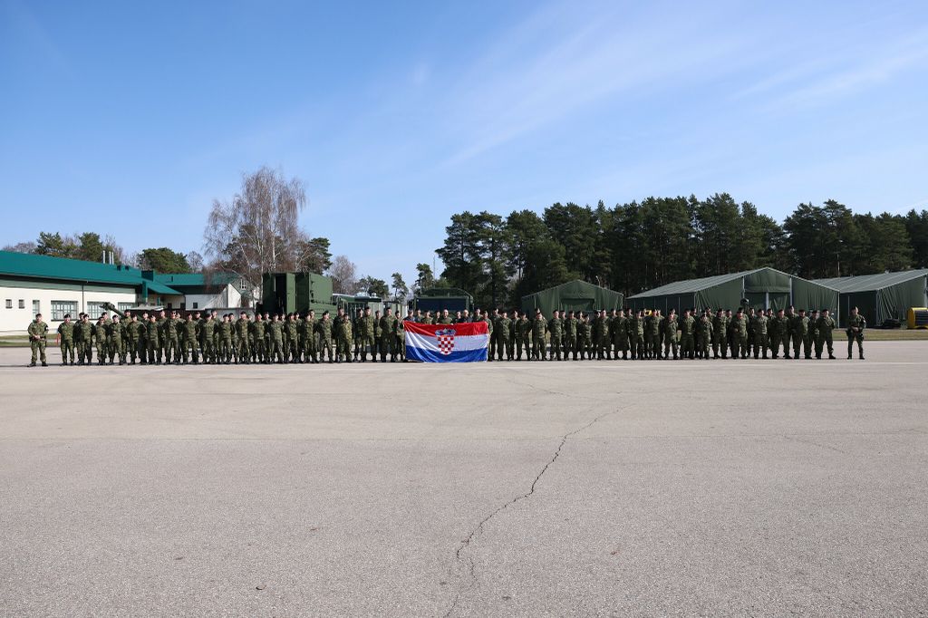 Ministar Anušić obišao hrvatske vojnike u Litvi - 1