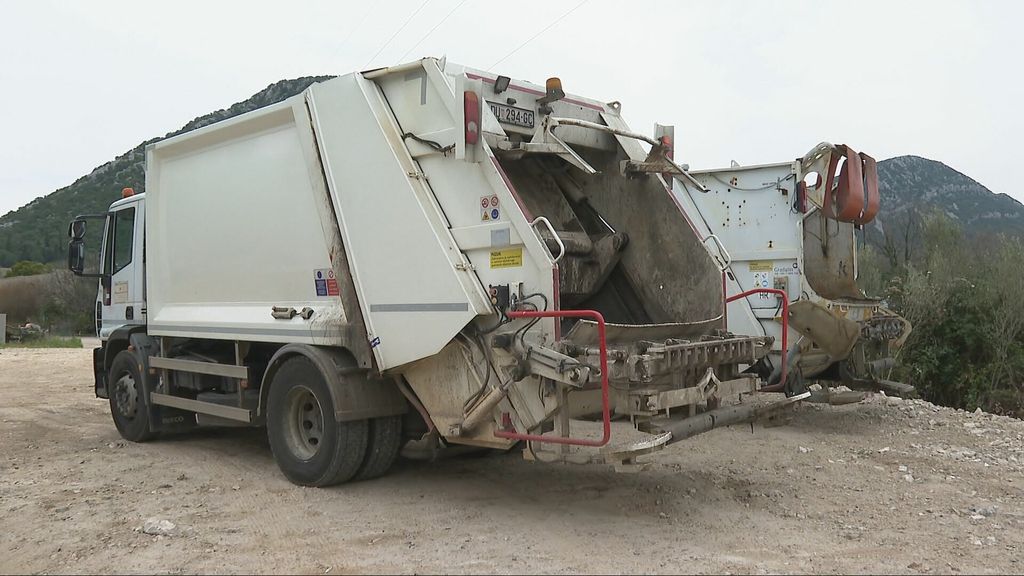 Smeće na Pelješcu - 1