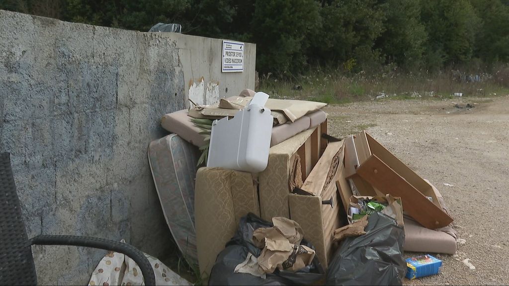 Smeće na Pelješcu - 1