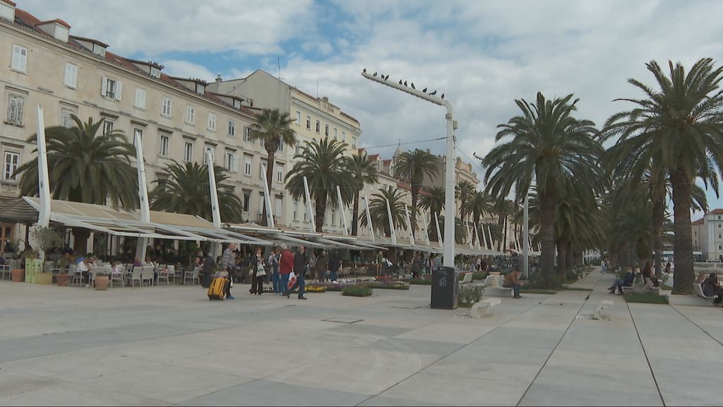 Zlatni splitski kvadrati zjape prazni