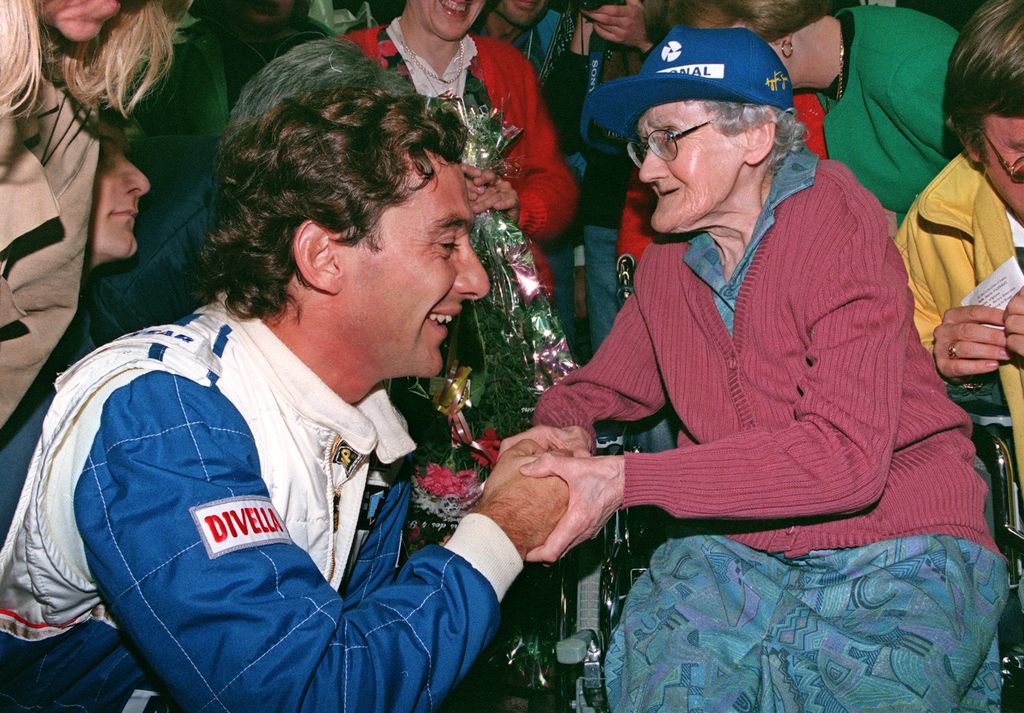 Obožavateljica Jeannea Damerota i Ayrton Senna u veljači 1994. (Foto: AFP)