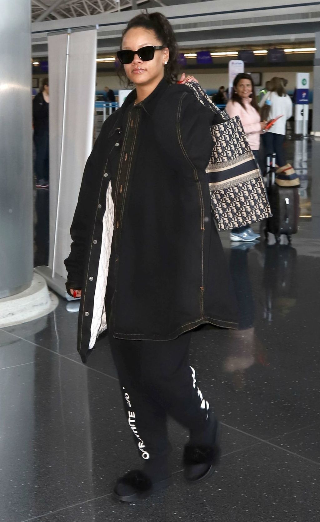 Rihanna u \'nespojivoj\' modnoj kombinaciji - 2