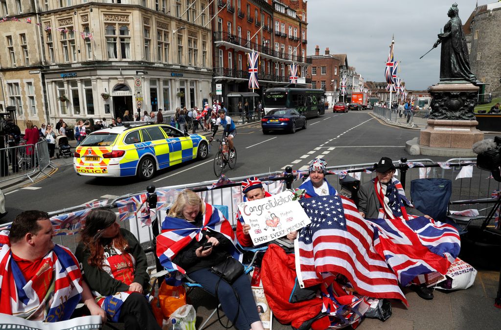 Fanovi ispred dvorca Windsor (Foto: AFP)