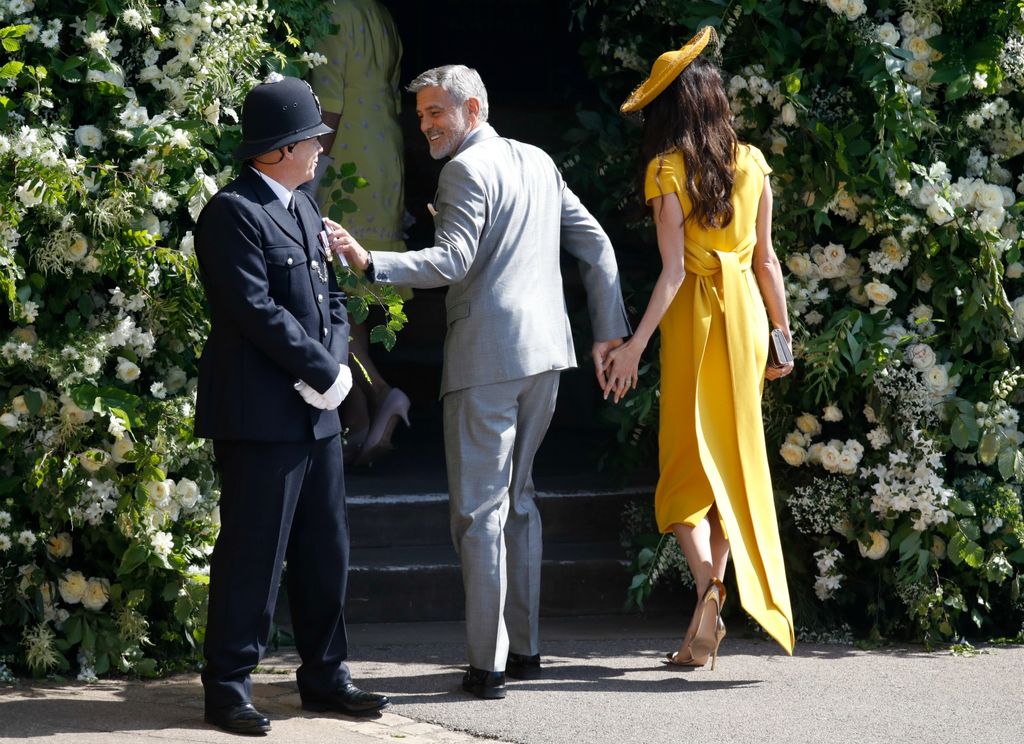 Amal i George ispred kapele sv. Jurja