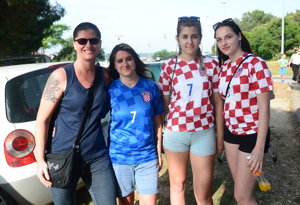 Navijačice na treningu hrvatske reprezentacije (Photo: Marko Prpic/PIXSELL)