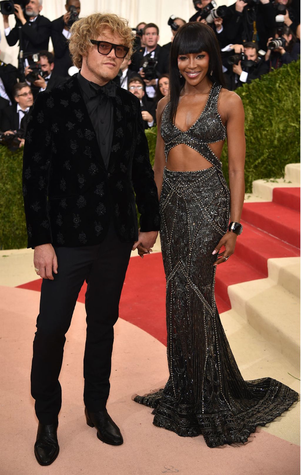 Naomi Campbell na Met Gali u haljini Roberta Cavallija 2016. godine