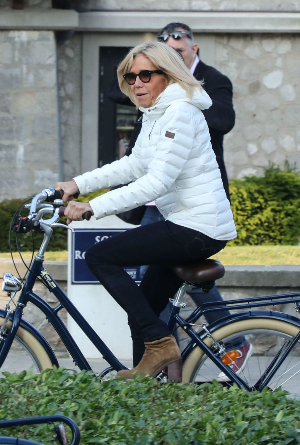Brigitte Macron u skinny trapericama i gležnjačama