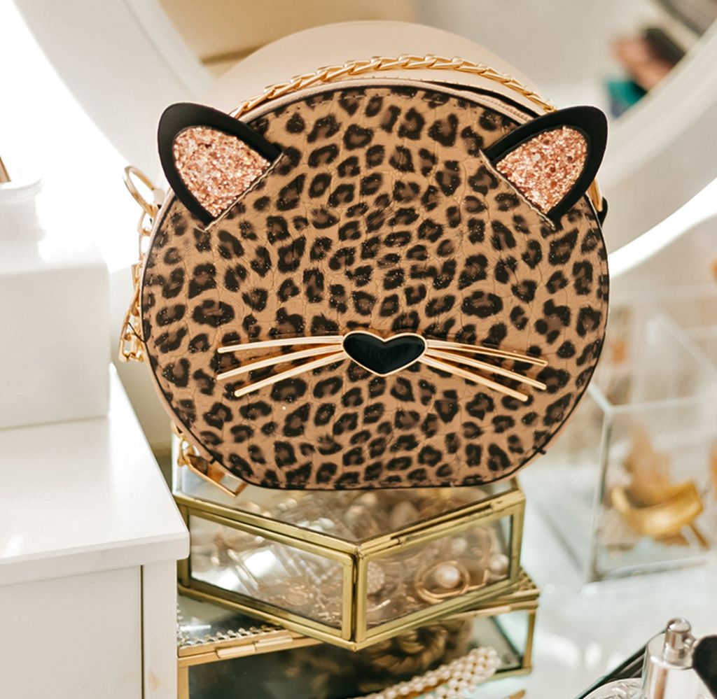 Torbica 179 kuna, Planet obuća