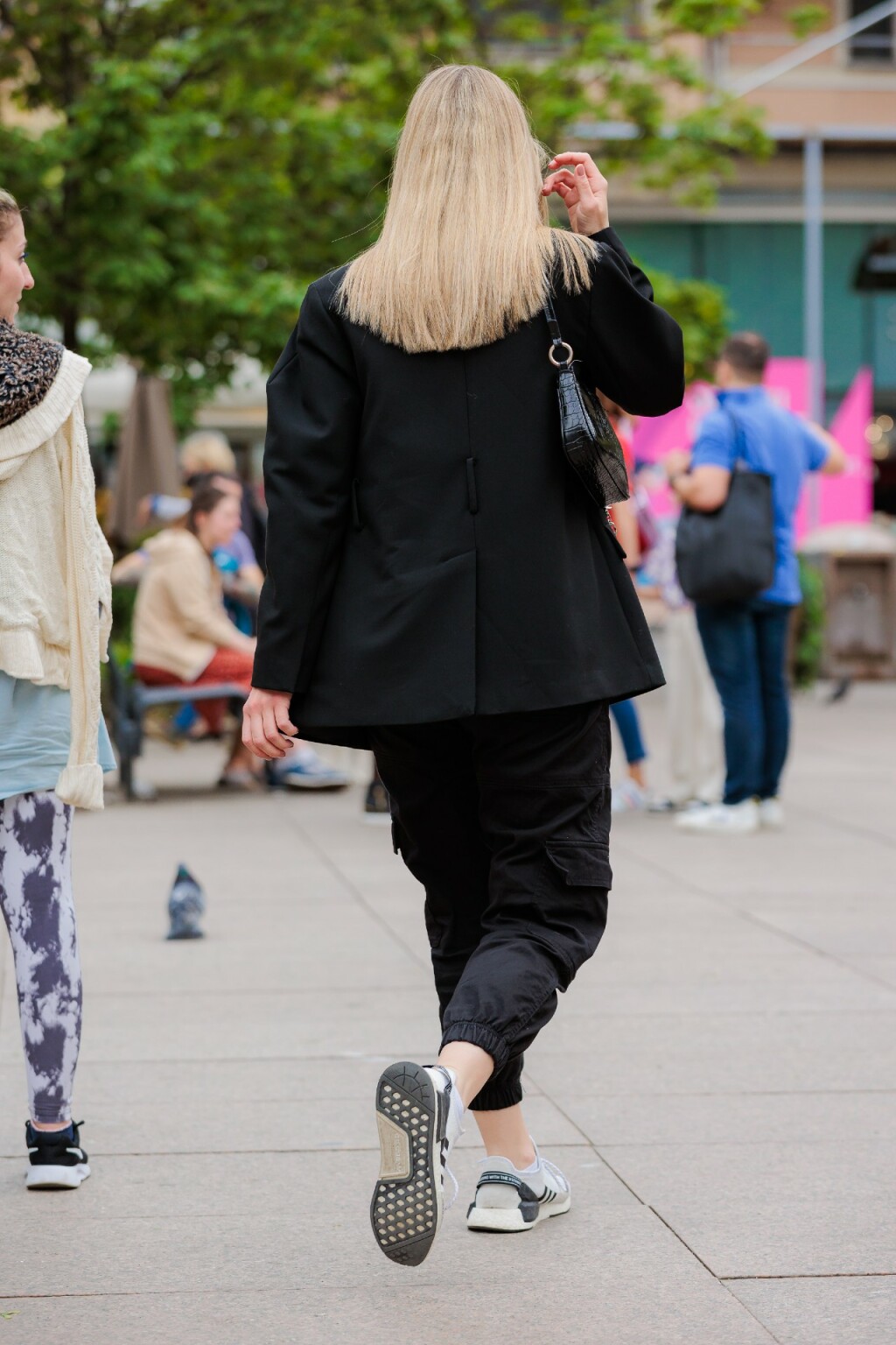 Street style izdanje u crnoj boji