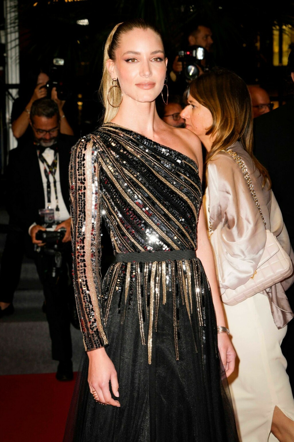 Ema Kovač u haljini Ivana Alduka na crvenom tepihu u Cannesu