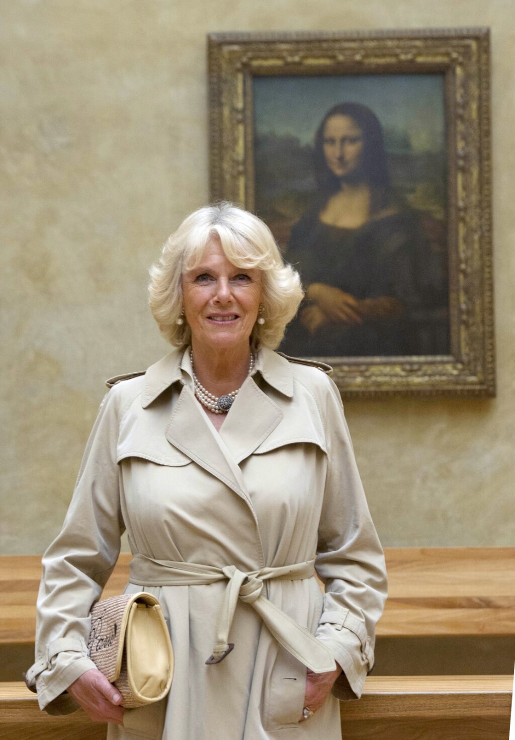 Camilla u posjeti muzeju Louvre 2013. godine