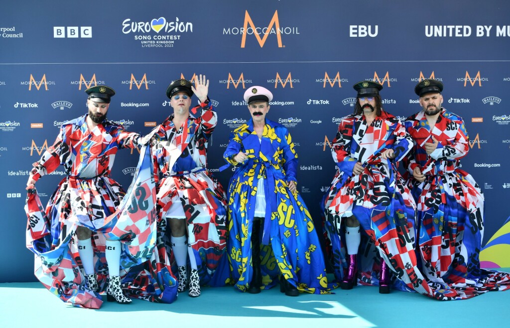 Kostime za grupu radio je Juraj Zigman