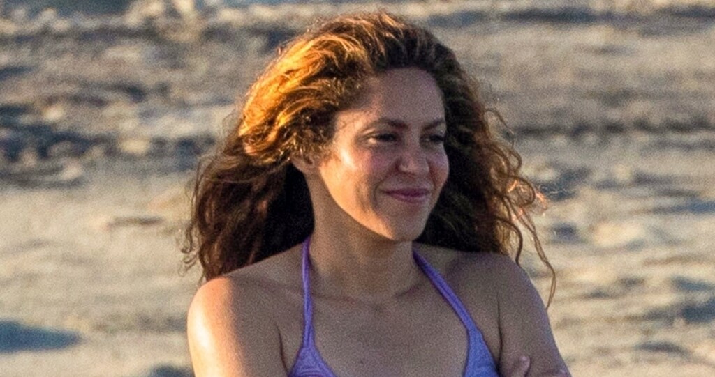 Shakira u ljubičastom bikiniju koji je sama kreirala - 2