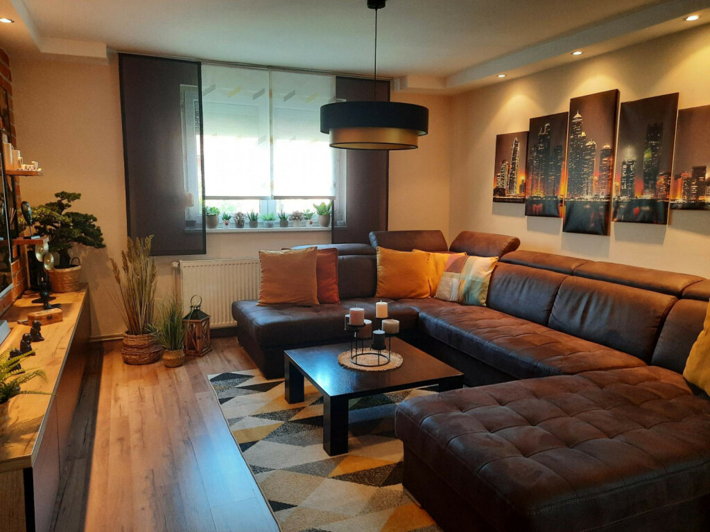 Danijela Novak iz Koprivnice uredila je svoju kuću kao predivan open space s ciglenim zidovima i crnom kuhinjom - 2