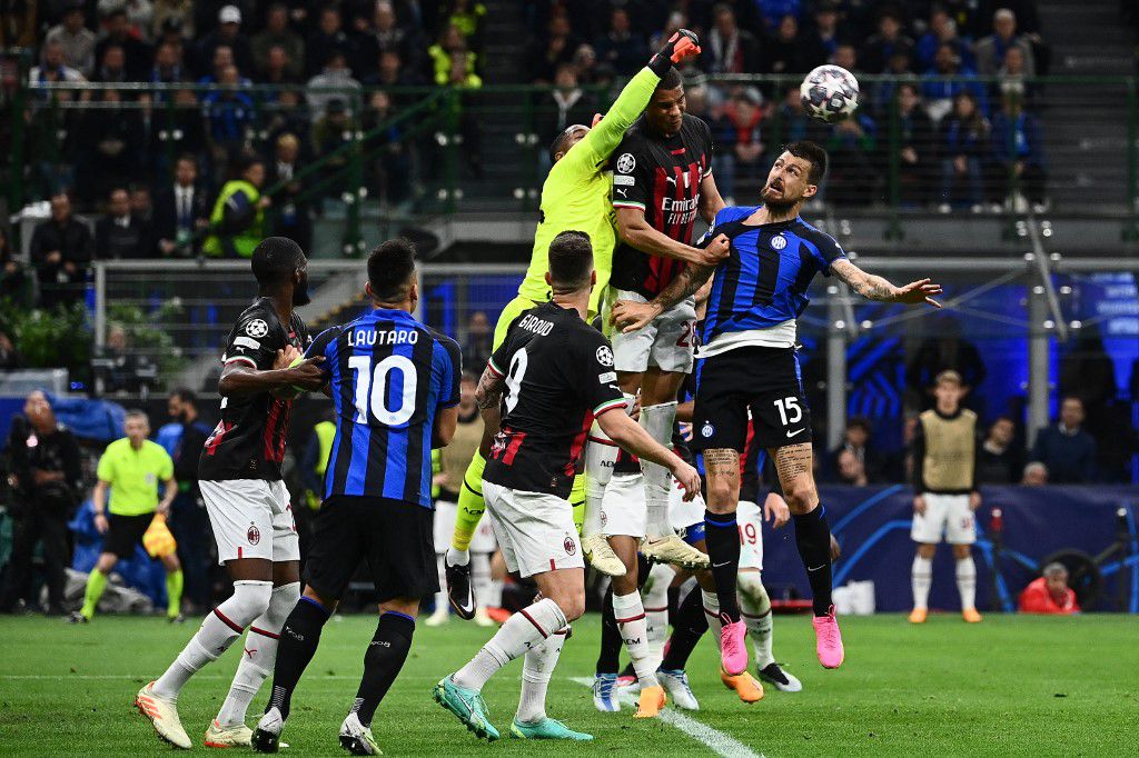 Inter - Milan: Mike Maignan u akciji