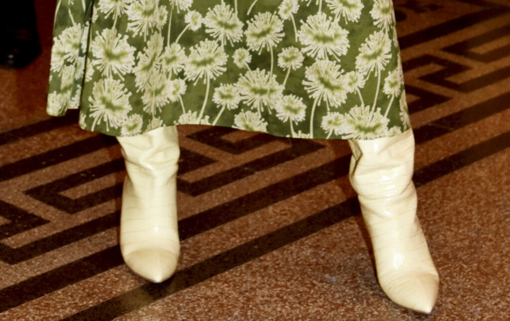 Ana Gruica Uglešić nosi nabrane čizme boje bjelokosti