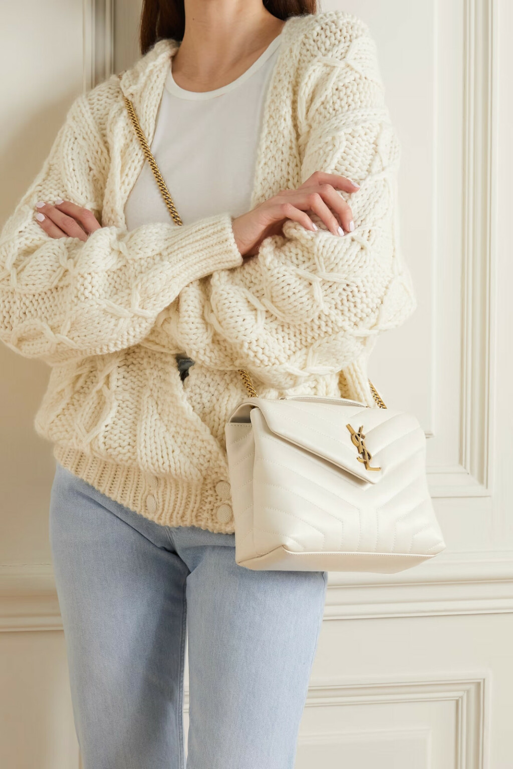 Ana Gruica Uglešić nosi bijelu torbu modne kuće Saint Laurent